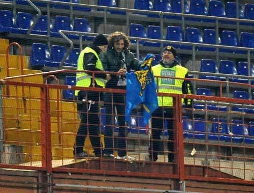 Ancak sadece bir Udineseli taraftar (Arrigo Brovedani) oldukça soğuk olan bir günde takımının deplasmanda 2-0'lık galibiyetine tanıklık etti.
