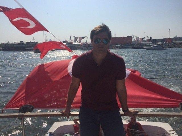 <p>SOSYAL MEDYADAN DEV DESTEK<br />
<br />
Yenikapı'daki mitinge gelemeyen sporcular, sosyal medya üzerinden destek verdiler.</p>