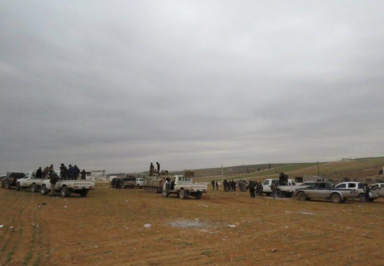<p>DEAŞ'lı teröristlerle çatışarak ve kurtarılan bölgelerde mayın ve el yapımı patlayıcıları temizleyerek ilerleyen Türk Silahlı Kuvvetleri askerleri ile ÖSO güçleri, geçen yıl 9 Aralık'ta, Rakka'nın ardından terör örgütü DEAŞ'ın ikinci merkezi kabul edilen El Bab kentine yönelik harekat başlattı.</p>
