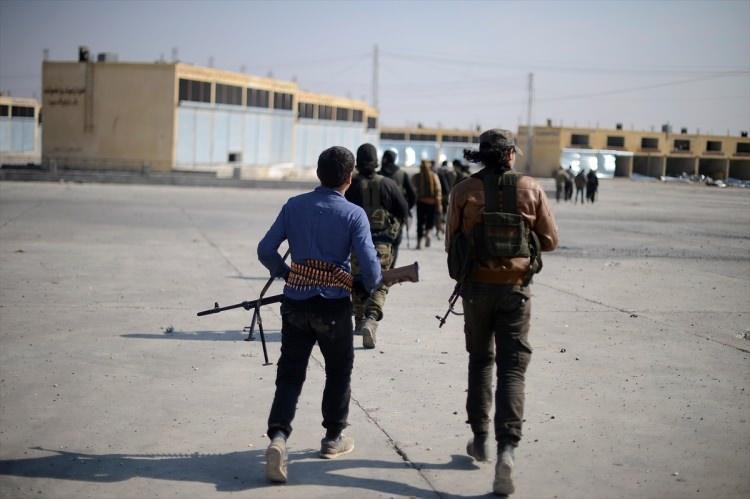 <p>Karadan ve havadan ateş altına alınan DEAŞ terör örgütünün çok sayıda barınma alanı, karargah, mühimmat ve toplanma alanı ile silahlı ve bombalı araçları imha edildi.</p>