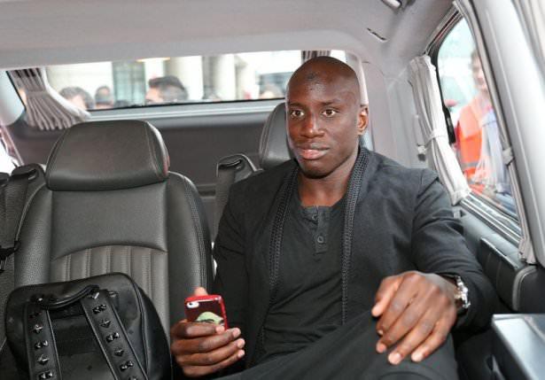<p>Beşiktaş'ın prensip anlaşmasına vardığı İngiltere'nin Chelsea takımında forma giyen Senegalli futbolcu Demba Ba İstanbul'a geldi. </p>
