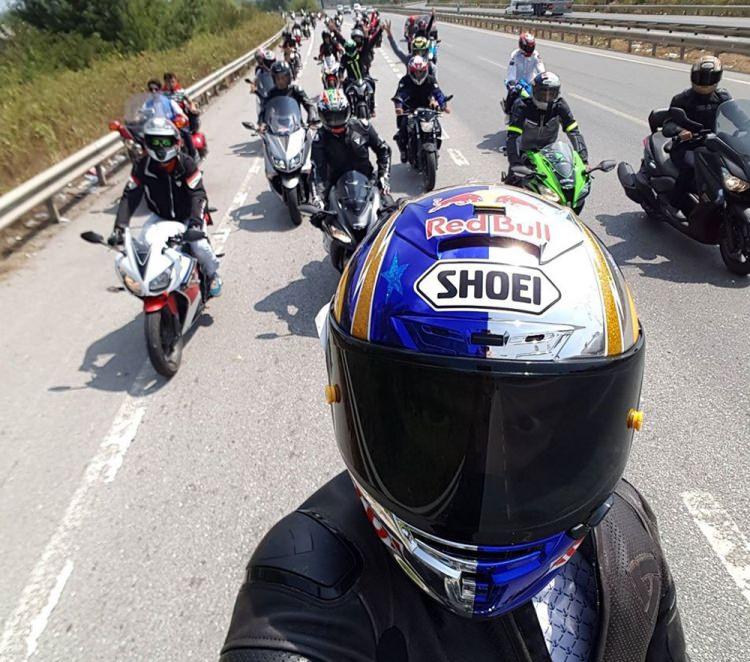 <p>Akyazı’daki pistten yola çıkan yüzlerce motosikletli TEM Otoyolu üzerinden İstanbul’a doğru yola çıktı.<br />
</p>
