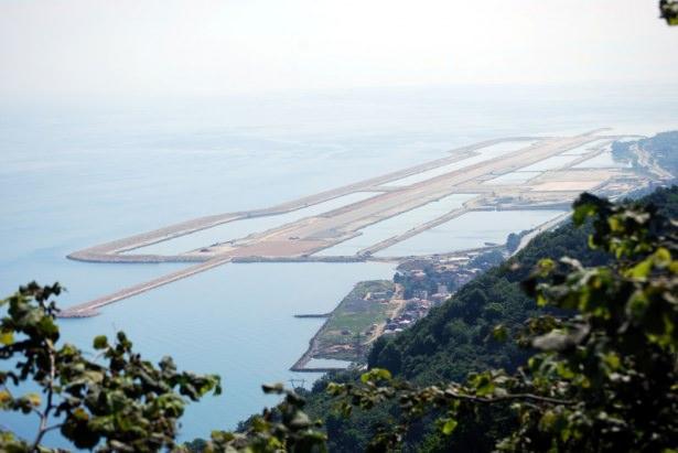 <p>T&uuml;rkiye'nin deniz &uuml;zerine kurulan ilk havalimanı, Ordu ve Giresun illerinin ortak hayali Ordu-Giresun Havalimanı inşaatında &ccedil;alışmalar hızla s&uuml;r&uuml;yor.&nbsp;</p>
