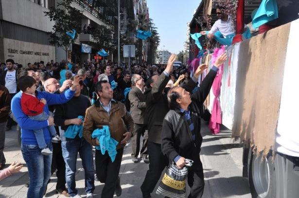 <p>Denizli Tekstil ve Giyim Sanayicileri Derneğince (DETGİS) ilan edilen "6 Mart Dünya Türk Havlu ve Bornoz Günü"nün dördüncüsü, çeşitli etkinliklerle kutlandı.</p>
