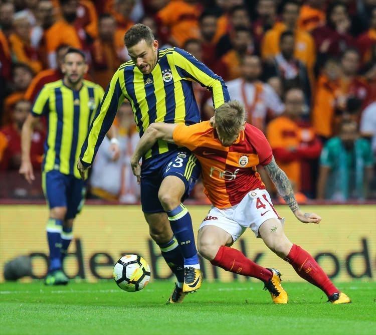 <p>Fenerbahçe'nin Janssen ile kazandığı ve iptal edilen gol tartışmaya çok açık.</p>
