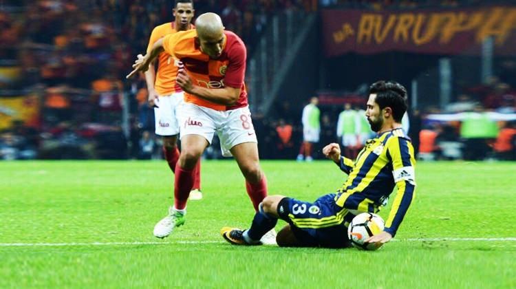 <p>Hakem Cüneyt Çakır, burada penaltı vermeliydi.</p>
