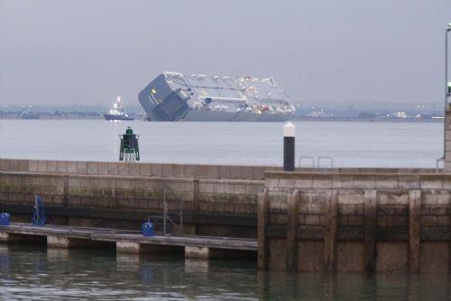 <p><strong>2000'de yapılan ve 180 metre uzunluğundaki &nbsp;kargo gemisi H&ouml;egh Osaka Almanya'nın Southampton şehrine gidiyordu.&nbsp;</strong></p>
