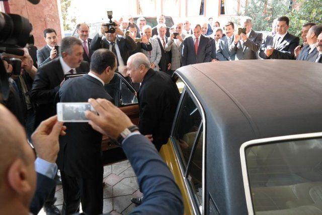 <p>Devlet Bahçeli'ye sattığı klasik araçlar hakkında bilgi veren Özkan, "Bir tane Mercedes, birde Chevrolet Buick verdim ben kendim. Diğer araçlarının alımında da fikir birliğinde olduk. Aldıktan sonraki yapım aşamalarında da beraberdik" açıklamasında bulundu.</p>
<p> </p>