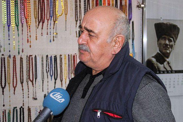 <p>Ayrıca Özkan klasik araba tamirciliğinin yanı sıra, tesbih koleksiyonuna da değinerek, koleksiyonun en değerli ve en nadide parçasının Bahçeli tarafından kendisine hediye edilen tesbih olduğunu söyledi.</p>
<p> </p>