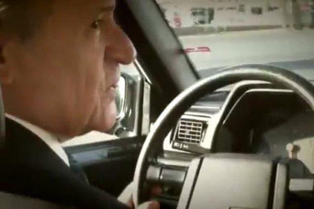 <p>BAHÇELİ'DEN DEMİREL'E VE BİRÇOK ÜNLÜYE UZANAN KLASİK OTOMOBİLLER<br />
Özkan, meslek hayatı boyunca Devlet Bahçeli'nin yanı sıra birçok ünlü ve siyasi kişi ile çalıştığını kaydetti. Makam araçları, Cumhurbaşkanlığının araçları için "Zamanında yaptığımız araçlar" şeklinde konuştu.</p>