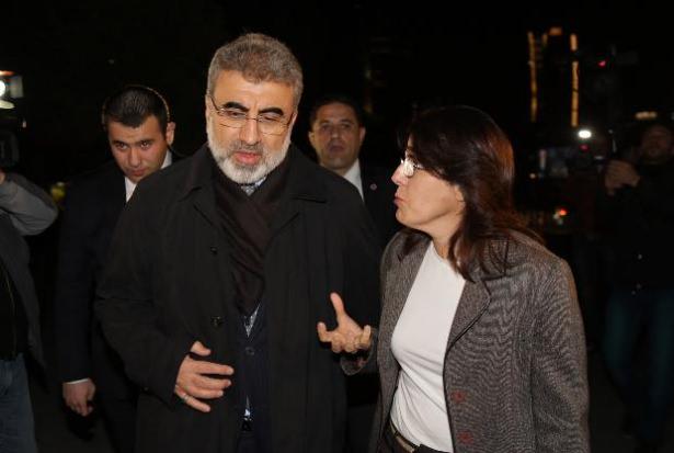 <p>eski Bakanlar Egemen Bağış, Muammer Güler, Erdoğan Bayraktar, Bedizzaman Sadir Nursi'nin talebelerinden Mehmet Fırıncı ve bir çok davetli katıldı. </p>

