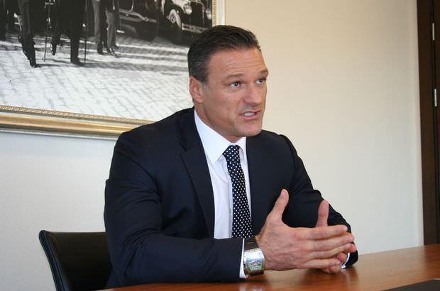 <p>Alpay Özalan: Yeni bir Türkiye için evet diyorum, Güçlü bir Türkiye için evet diyorum, aydınlık bir Türkiye için evet diyorum. bağımsız özgür bir Türkiye için evet diyorum, ülkemi çok sevdiğim için evet diyorum</p>
<p>.</p>