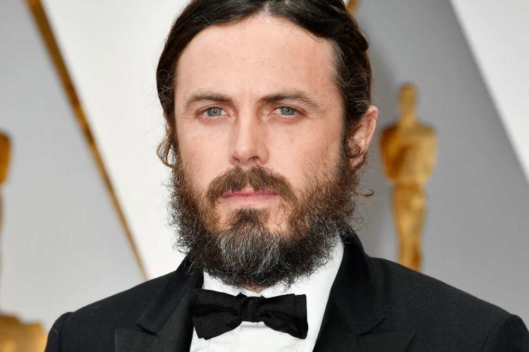 <p><strong>2. Casey Affleck</strong></p>
<p>2016 yılının en iyi erkek oyuncu Oscarını alan Affleck, çektiği bengeselde kadınlara hakarette bulunarak cinsel istismar suçu işlemiş.</p>