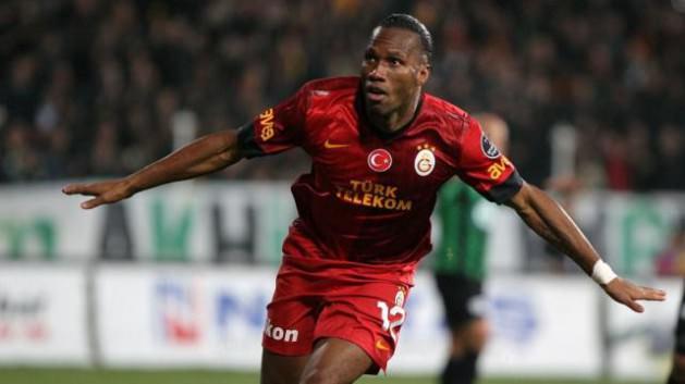 VOETBALKRANT: Drogba ilk maçında karar verici oldu.