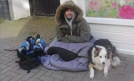 <p>Zor durumda oldukları izlenimi veren sahtekar dilenciler...</p>