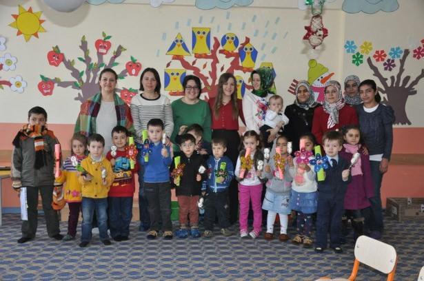 <p>Ağrı'nın Patnos ilçesinde yarıyıl tatiline giren öğrenciler, karne almanın mutluluğunu yaşadı.</p>
