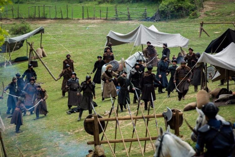<p>TRT 1 ekranlarında Ertuğrul Gazi'nin ve Osmanlı'nın kuruluş hikayesini anlatan 'Diriliş Ertuğrul' 26 Ekim'de seyirci ile olan randevusuna çıkacak. </p>