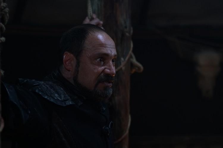 <p>Evleneceği kadının kaçırıldığını duyan Emir Saadettin neler yapacaktır?<br />
Vasilius'un gün geçtikçe artan duygusal yönelimlerine karşı kalede sıkışıp kalan Helena'nın akıbeti ne olacaktır</p>