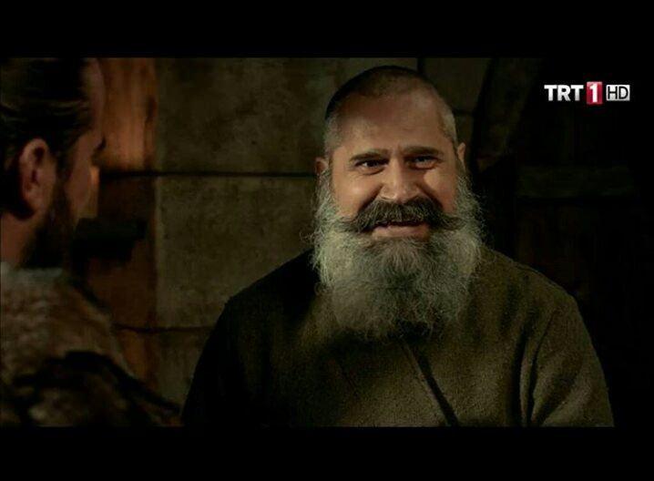 <p>Haçaturyan Usta, altın madeninde gösterdiği yararlılıkla Ertuğrul Bey'in büyük takdirini kazanmış sonrasında yeni vazife ile görevlendirilmişti.</p>
