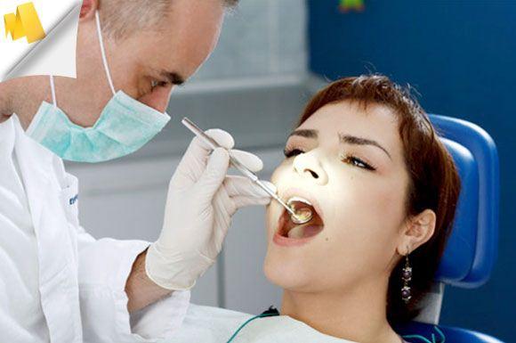 <p><strong>Diş eti büyümesinin tedavisi</strong></p>
<p>Birçok nedenden kaynaklanan diş eti büyümesinin neden olduğu durumu önlemek için vakit kaybetmeden uzman bir doktordan yardım almalı hastalığın neden olduğu ana sebep tespit edilmelidir. Tedavi sürecinde hasta ağız ve diş sağlığı bakımına gereken özeni göstermeli, düzenli olarak diş fırçalama ve diş ipi kullanma alışkanlığı kazandırılmalıdır. Yapılan tüm tedavilere rağmen düzelmeyen diş eti büyümeleri kesilerek alınabilir.</p>