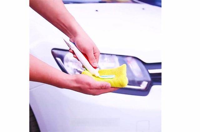 <p>DİŞ MACUNU DEYİP GEÇMEYİN<br />
Bir beze sürdüğünüz diş macununu otomobil farlarına sürerseniz parladığını göreceksiniz.</p>
