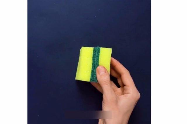 <p>İki süngerin mıknatısın çekim gücü ile birbirini çektiğini göreceksiniz.</p>

<p> </p>
