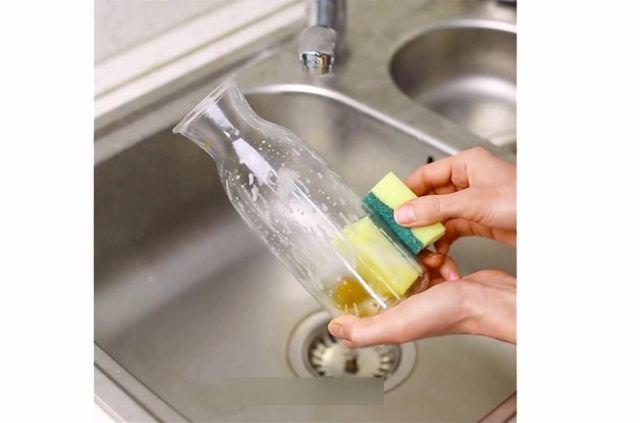 <p>İşte böyle yaparak cam şişenin içini rahatlıkla temizleyebilirsiniz.</p>

<p> </p>
