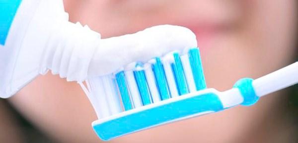 <p>Genellikle diş fırçalamak için kullandığımız diş macununun farklı kullanım alanlarını sizler için derledik...</p>
