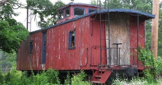 <p>ABD'nin Montana Eyaleti'ndeki Essex kasabasında, Great Northern Railway isimli bir demiryolu şirketi turistleri otel merkezine çekmeye karar verince, bir vagonunu lüks bir otel odasına çevirdi. </p>
