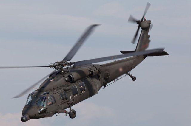 <p>10 SIKORSKY: </p>

<p>Fakat buluşma saati erkene çekildi. Saat 20.30 sularında apronda buluştuk. Aprona geldiğimde 10 tane Sikorsky helikopter vardı. </p>
