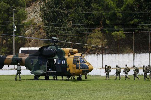 <p>16 PİLOT AKINCI’DA BULUŞTU:</p>
<p>Akıncı Üssü’nde ben dahil 16 pilot buluştuk. Kara Havacılık Komutanımız Tümgeneral Hakan Atınç’tır. Kara Havacılık Okul Komutanımız ise Tuğgeneral Ünsal Coşkun’dur. Bu harekâtı Kara Havacılık adına organize eden okul komutanımız Ünsal Coşkun’dur.</p>