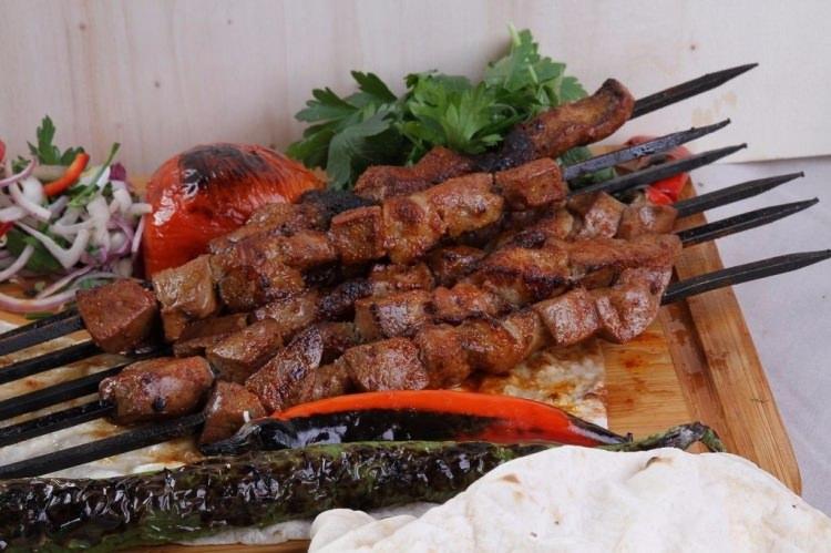 <p><strong>Cartlak kebabı</strong></p>
