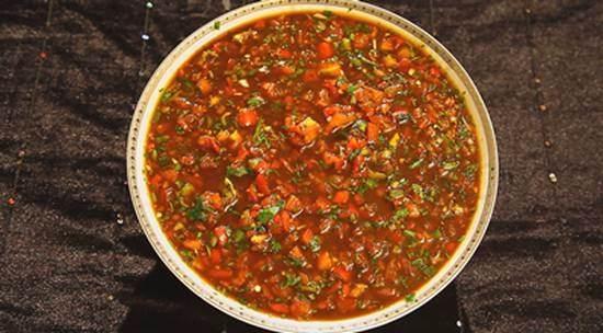 <p><strong>Bostana</strong></p>
<p>Yaz aylarında içine buz konularak servis edilen bir salata</p>