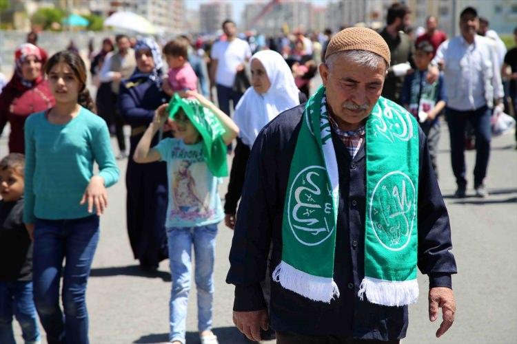 <p>Diyarbakır'da, "Kutlu Doğum Haftası" etkinliğinin yapılacağı merkez Bağlar ilçesindeki Nevruz Parkı'nda vatandaşlar toplanmaya başladı.</p>

<p> </p>
