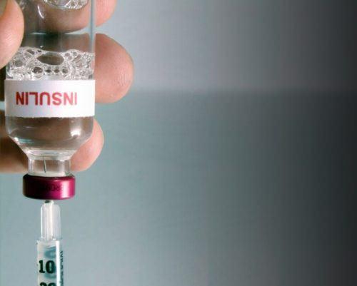 <p><strong>Egzersiz esnasında kan şekerinin düşük olup olmadığı nasıl anlaşılır?</strong></p>
<p>Egzersiz esnasında kalp atışında bir değişiklik hissedilebilir, titreyebilir, endişeli hissedebilir veya normalden fazla terleme meydana gelebilir. </p>