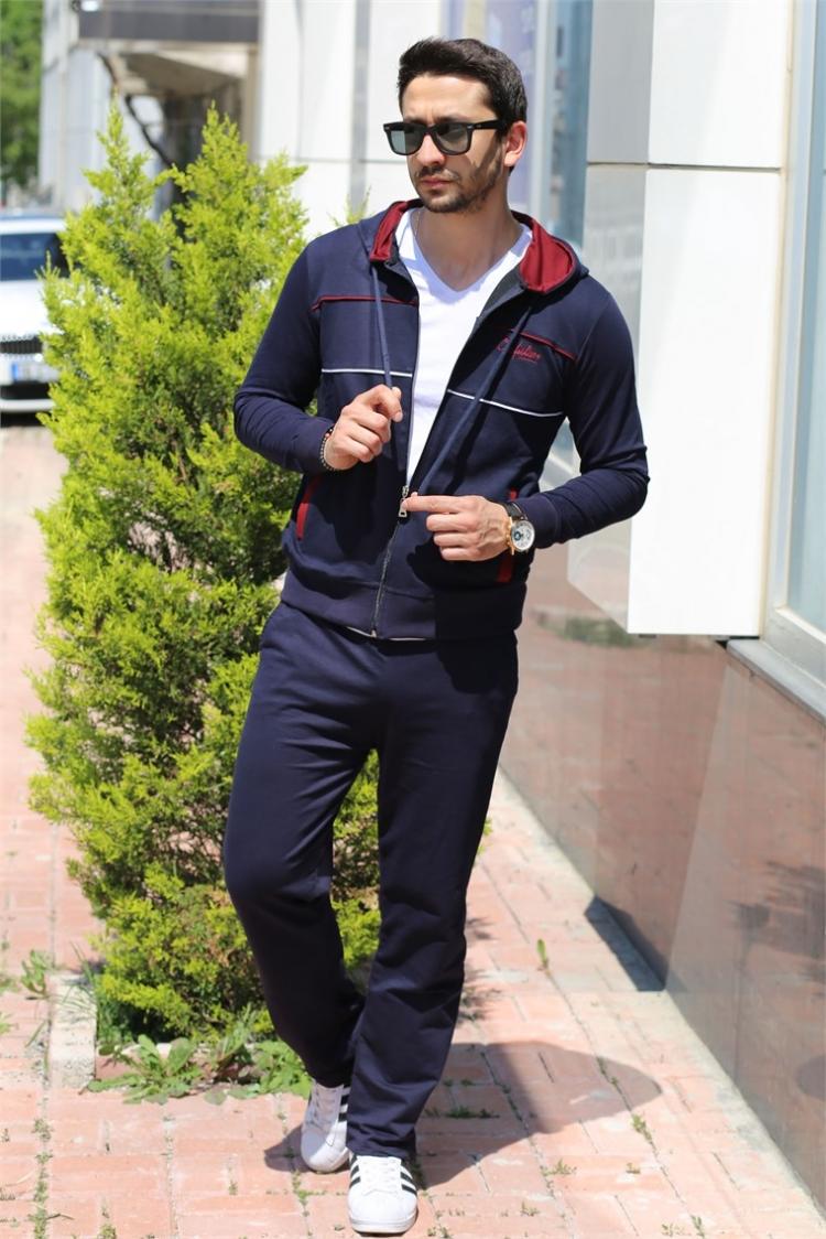 <p><strong>17- Eşofman takımı</strong></p>
