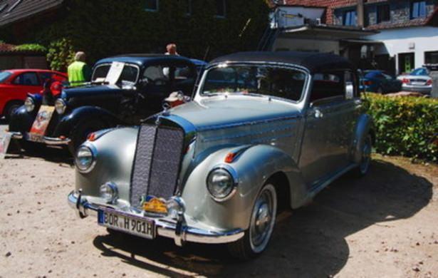 <p>Mercedes severler Almanya'nın Hattingen kentinde buluştu. Mercedes kulübü tarafından her sene düzenlenen etkinlik kapsamında Mercedes klasikleri ve son model Mercedes'ler bir araya geldi. İşte o otomobiller....</p>
<p> </p>