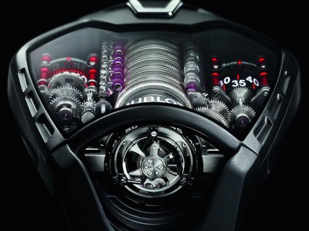 <p>Formula 1 yarışlarında araba tekerleklerini daha hızlı değiştirmek için kullanılan elektrikli bijon sökme aletinin 'minik' boyuyla karşılaşınca şaşırmayın zira bu mekanizmayı kurmak için bir hayli güç ve zaman gerekli.</p>
