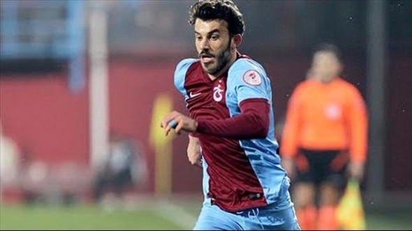 <p>Öte yandan Kayseri ekibi, Trabzonspor'da forma şansı bulamayan ve kamp kadrosundan çıkartılan Güray Vural'la anlaşmaya vardı. İki gün önce Trabzonspor kampından ayrılan 28 yaşındaki sol kanat oyuncusu kanat oyuncusunun Bursaspor'a gideceği konuşuluyordu. 28 yaşındaki futbolcunun sezon sonuna kadar Kayserispor'a kiralanacağı aktarıldı.</p>