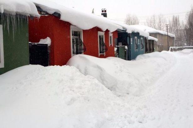 <p>Isıtma ihtiyacı olmayan zamanlarda, geceleri normal konfor sıcaklığından 5 – 7 ºC daha düşük tutulması da tasarruf sağlıyor.</p>
<p> </p>
