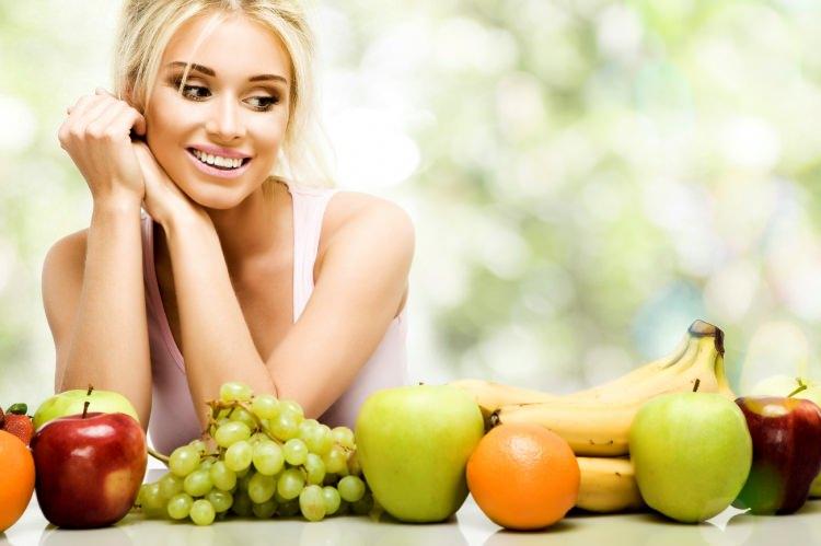 <p>Ayrıca doğru yağları tüketmek, sağlıklı vitaminlerin emilimine yardımcı olur. Diyetinize dahil edeceğiniz yağın özellikleri de önemli.</p>