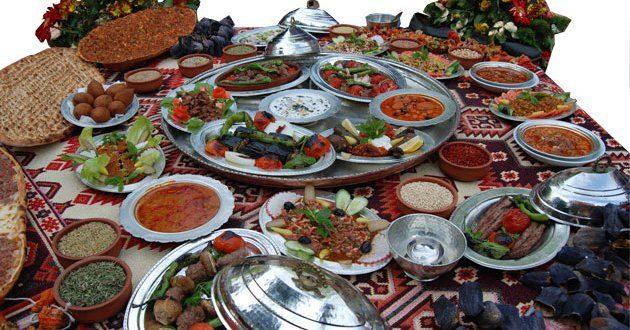 <p>Türkiye'nin dört bir yanında, binlerce yıllık tariflerle bugüne ulaşan geleneksel yemekleri sizler için derledik...</p>
