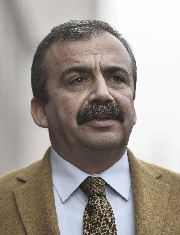 <p><strong>HDP Ankara Milletvekili Sırrı Süreyya Önder</strong><br />
<br />
8 fezleke.</p>

<p> </p>
