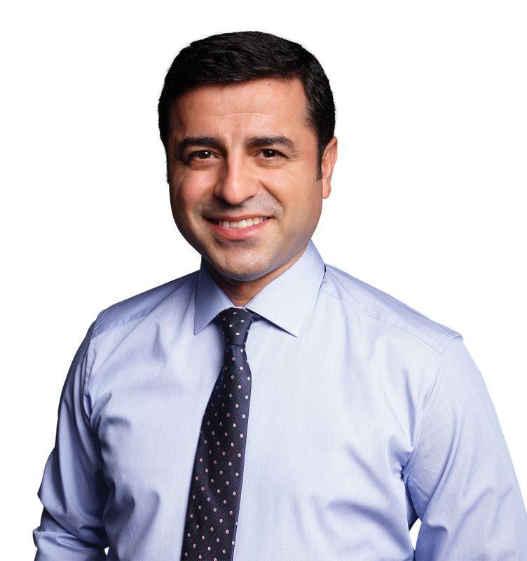 <p><strong>HDP İstanbul Milletvekili Selahattin Demirtaş</strong><br />
<br />
75 fezleke.</p>

<p> </p>
