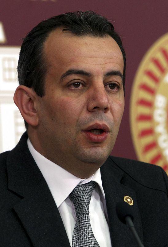 <p><strong>CHP Bolu Milletvekili Tanju Özcan</strong><br />
<br />
4 fezleke.</p>
