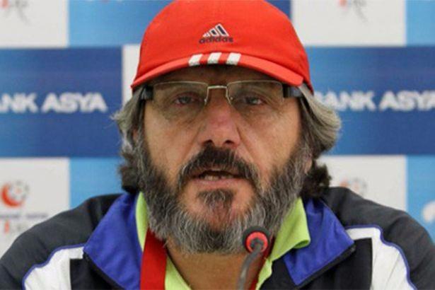 <p>Osmanlıspor Teknik Direktörü Mustafa Reşit Akçay, Cumhurbaşkanı Erdoğan'ın “dövizinizi bozdurun” çıkışına destek açıklaması yaptı.</p>

<p>“Bütün siyasetçilerden özür dileyerek, benden 20 bin dolar devletim benden alsın. Helali hoş olsun. Devletim vergi dairesinden bir adamı yollasın. Ben de ödeyeyim, paramı vereyim, helali hoş olsun. Devletim bu parayı 10 yıl sonra bana mı yoksa çocuklarıma mı öder fark etmez. Bu nezaketsizlik olarak algılanmasın” dedi.</p>
