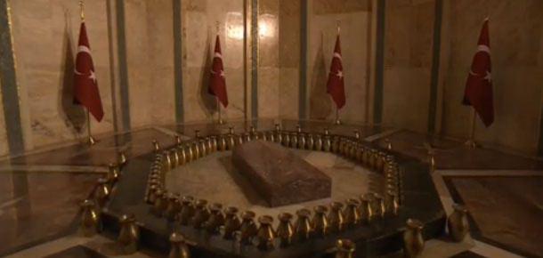 <p>Genelkurmay Başkanlığı Ulu Önder Atatürk'ün Anıtkabir'de bulunan mezar odasının görüntülerini paylaştı.</p>