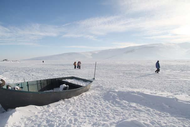 <p><strong>Donan Çıldır Gölü'nde balık tuttular</strong></p>

<p>Ardahan'da yerli turistler, tamamen donan Çıldır  Gölü'nde "eskimo usulü" balık tutuyor. </p>
