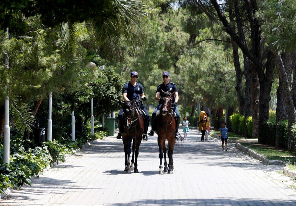 <p>Binici polis memurları da olaylara müdahalede yakalama, taşıma gibi tüm ekiplerin yapabildiği şeyleri yapabiliyor. İnsanların bize karşı büyük bir sevgisi ve ilgisi var."</p>