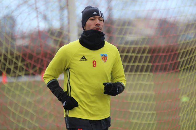 <p><strong>"G.SARAY'DAN TEKLİF GELİNCE..."</strong></p>

<p>"Ben Avrupa'da kalıp dönmeyi düşünmüyordum ama Galatasaray'dan teklif gelince hiç düşünmeden evet dedim. Çok güzel bir jenerasyona denk geldim. Özellikle ilk geldiğimde hazır bir kadro vardı. Bana çok faydası oldu. Şampiyon kadroya gelip 11'de başlayıp, uzun süre oynayarak formanın hakkını verdiğimi düşünüyorum. Güzel bir serüvendi. </p>
